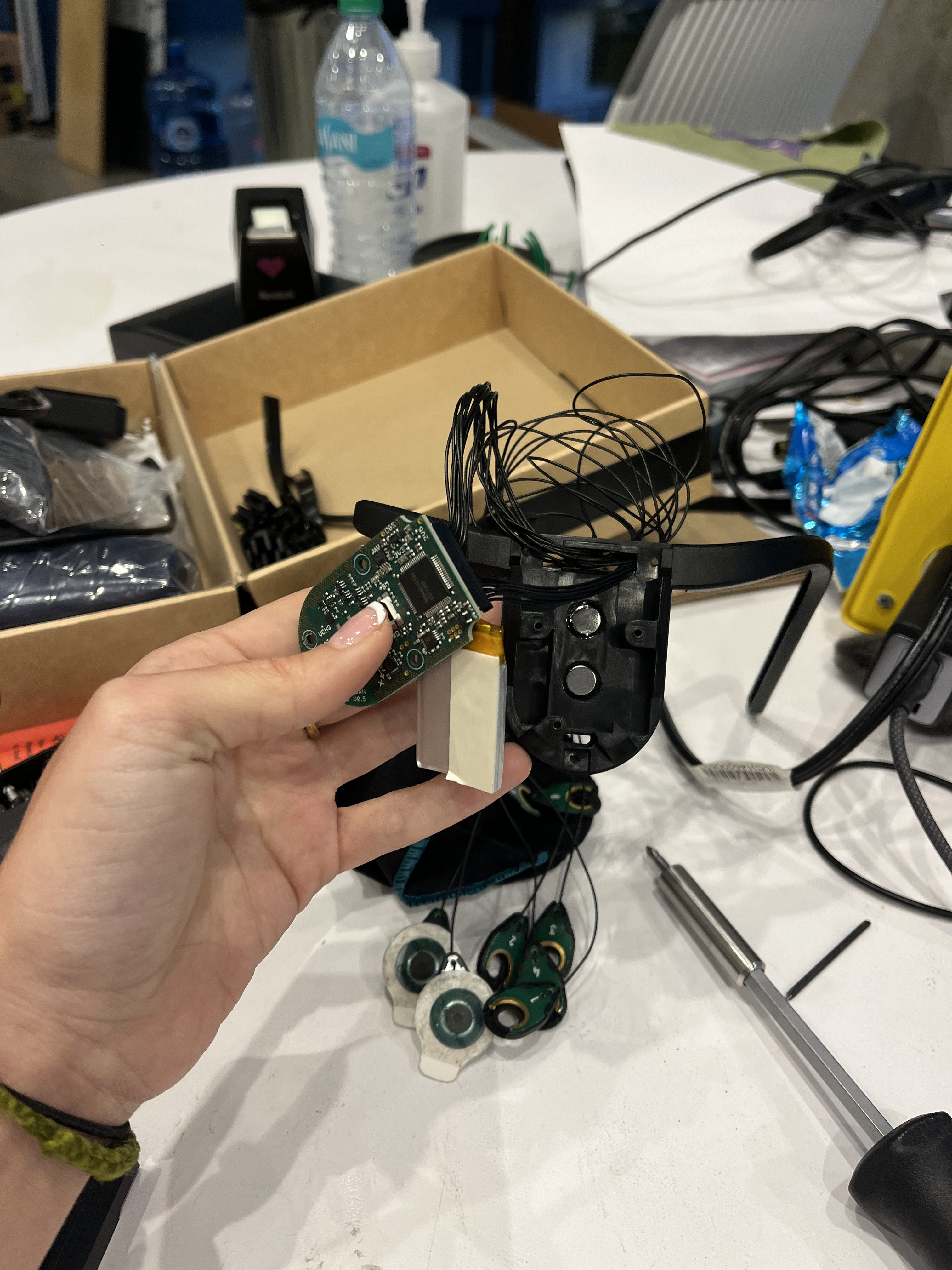 EEG processing hardware and circuit boards used in the discrete headset system